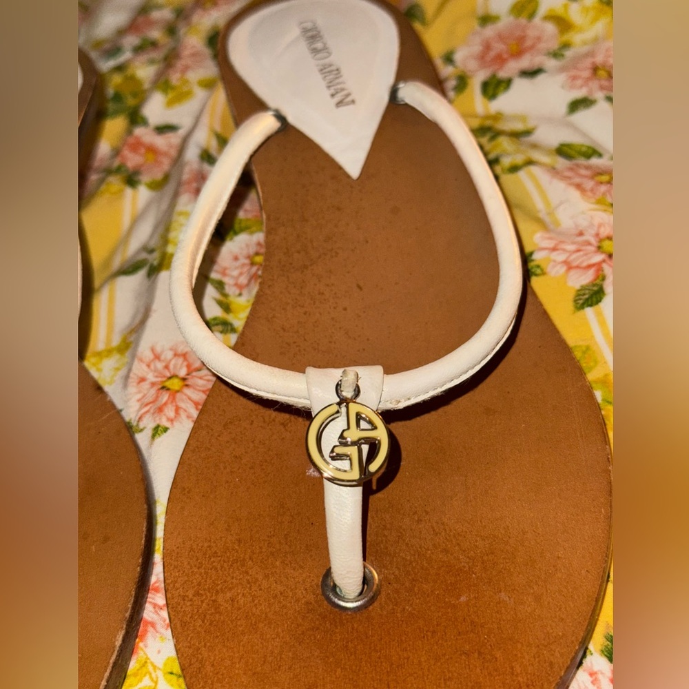 VTG Georgio Armani White and Brown Thong Sandals with Logo - Picture 2 of 10